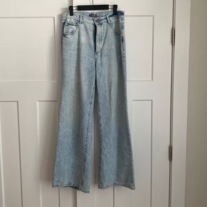 DL1961 Hepburn High Rise Jeans in Jetstream (color) size 29.